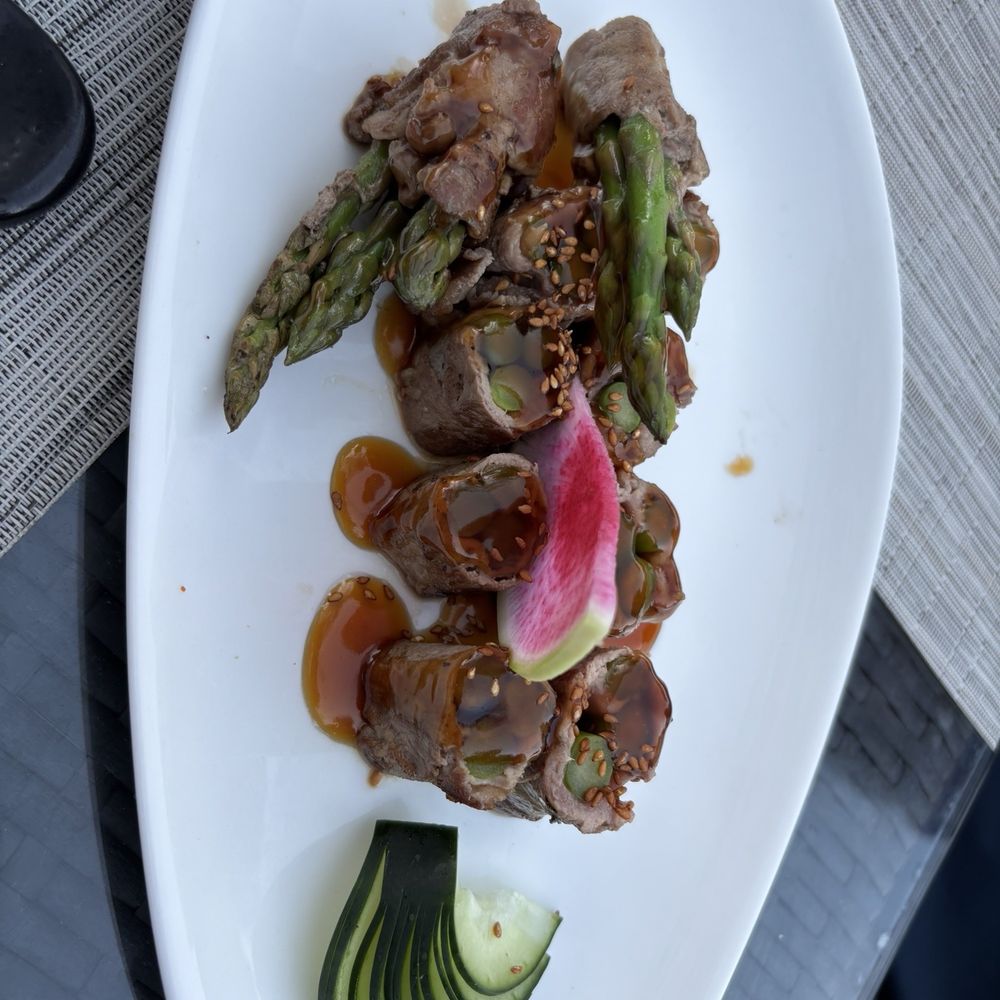 Gong - Ribeye and asparagus rolls - Asian Fusion Near Me - Nuevo Vallarta, NAY