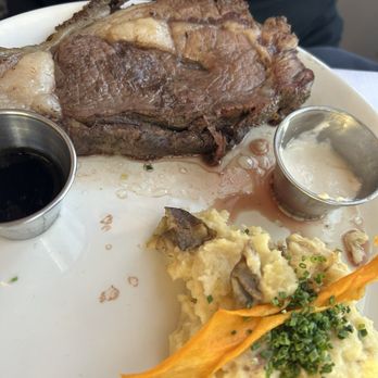 Chart House - 10 oz prime rib with mashed potatoes - Seafood Near Me - San Antonio, Texas