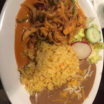 Las Palmas - Pollo Crema De Chipotle - Salvadoran Near Me - Seatac, Washington Las Palmas - Pollo Crema De Chipotle - Salvadoran Near Me - Seatac, Washington