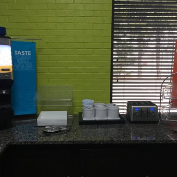 Hampton Inn Norfolk-Naval Base - Juice, bagels, pastries, bread, fresh fruits - Hotels Near Me - Norfolk, Virginia Hampton Inn Norfolk-Naval Base - Juice, bagels, pastries, bread, fresh fruits - Hotels Near Me - Norfolk, Virginia