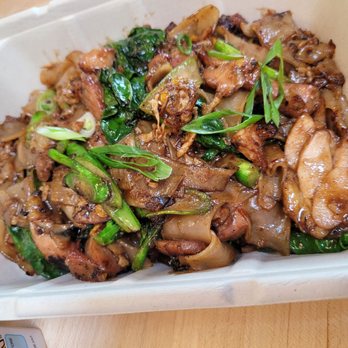 Kra-Pow Thai Eatery - Padseeeew with chicken - Thai Near Me - Stanton, California