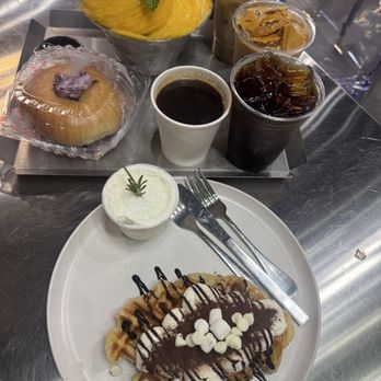 Cafe Upper - Coffees iced and hot , waffle , bagel and mango shave - Cafes Near Me - Los Angeles, California