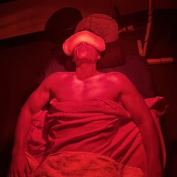 Thespa2u - Pro Poker Tournament player receiving rejuvenation therapy