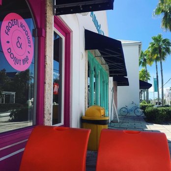 Turkberry - Outside seating - Ice Cream & Frozen Yogurt Near Me - Miami, Florida Turkberry - Outside seating - Ice Cream & Frozen Yogurt Near Me - Miami, Florida
