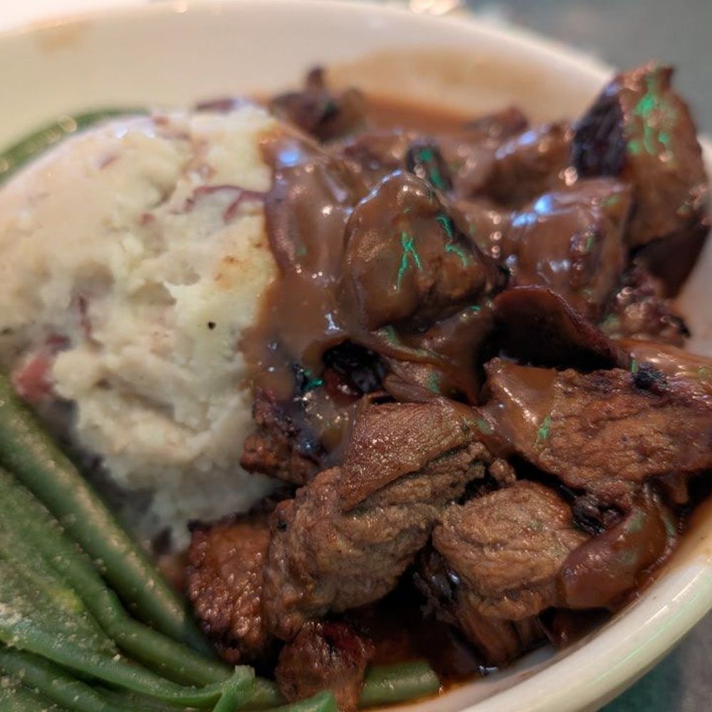 Metro Diner - Beef tips with mashed potatoes and green beans - Breakfast & Brunch Near Me - Madison, Alabama Metro Diner - Beef tips with mashed potatoes and green beans - Breakfast & Brunch Near Me - Madison, Alabama