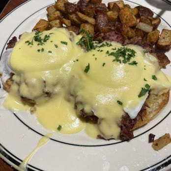 Mimi's Cafe - Corn beef Eggs Benedict - Breakfast & Brunch Near Me - Moreno Valley, California Mimi's Cafe - Corn beef Eggs Benedict - Breakfast & Brunch Near Me - Moreno Valley, California