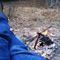 Camp Mana Pine - Relaxing by a fire listening to the river below!