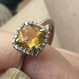 Missing diamond after the repair very poor quality repair