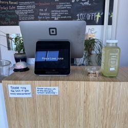 Peace Love Juice - Counter