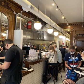 Cafe Bonjour - Seating area (no barrier between customers and kitchen) - Breakfast & Brunch Near Me - Boston, Massachusetts