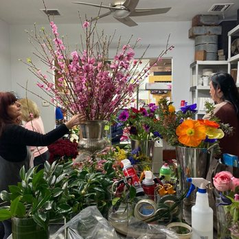 Twigs and Thyme - Florists Near Me - Beverly Hills, California