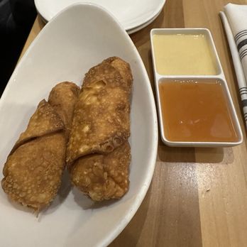 Little Wok - Egg rolls - Chinese Near Me - Chicago, Illinois