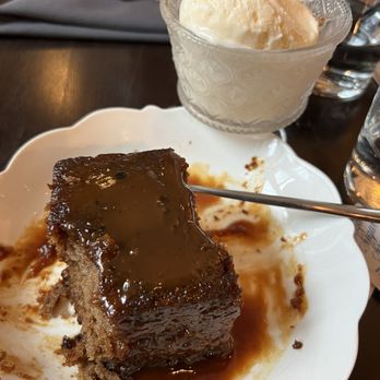 Monarch & Lion - Sticky toffee pudding - British Near Me - Chicago, Illinois Monarch & Lion - Sticky toffee pudding - British Near Me - Chicago, Illinois