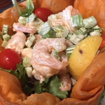 Howard's Pub & Raw Bar Restaurant - Shrimp salad: tasty and refreshing- shrimp were large. - Seafood Near Me - Ocracoke, North Carolina