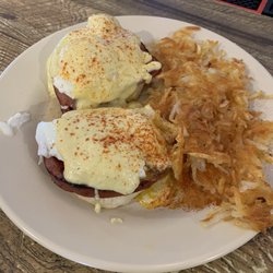 Kyote's Bar & Grill - Eggs Benedict with Ham