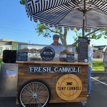 tony cannoli - a man selling fresh cannoli - Desserts Near Me tony cannoli - a man selling fresh cannoli - Desserts Near Me
