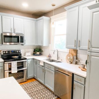ìlo Design - a clean kitchen with stainless steel appliances - Interior Design Near Me