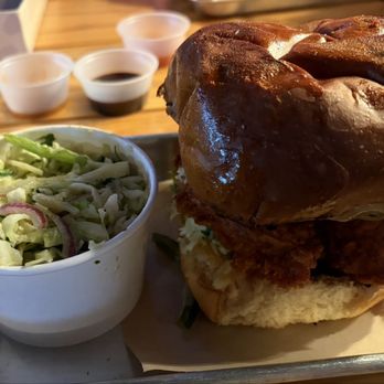 Pete’s Hot Chicken - Tasty Hot Chicken Sanwhich with slaw on the side with peppers in the slaw - Food Trucks Near Me - San Antonio, Texas