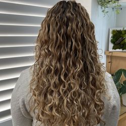 Jennifer Freesia - Curl Specialist - Curly Cut, Deva Cut, Dry Curly Cut