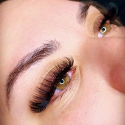 Eye Love lash + brow - Full Set Volume Lash Extensions