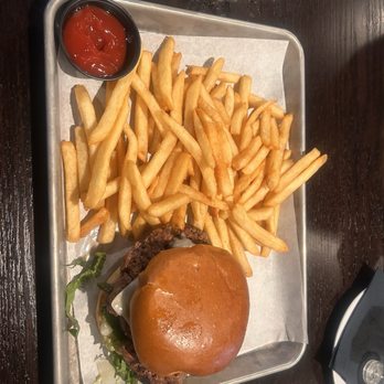 Matty D's Restaurant & Bar - Bars Near Me - Hartford, Connecticut Matty D's Restaurant & Bar - Bars Near Me - Hartford, Connecticut