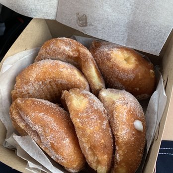 Leonard's Bakery - Coconut filled malasadas, custard filled malasadas and original malasadas. - Bakeries Near Me - Honolulu, Hawaii Leonard's Bakery - Coconut filled malasadas, custard filled malasadas and original malasadas. - Bakeries Near Me - Honolulu, Hawaii