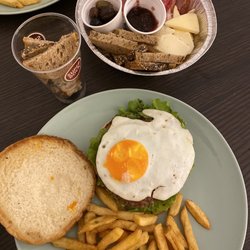 Alfama Wine & Burgers