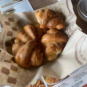 Cheddar's Scratch Kitchen - Honey Butter Croissants - Comfort Food Near Me - Sanford, Florida