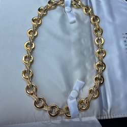 Henry Jewelry - He fix one of the link and he didn't charge me. That was very nice. Thanks Henry.