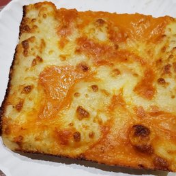Grandma alla Vodka slice: rather disappointing. Sauce is on top of the cheese, and what sauce there is isn't flavorful, only creamy.