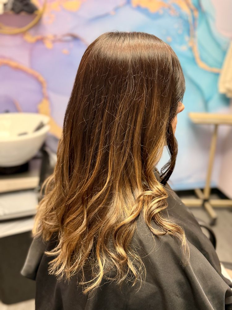 Raechal’s Beauty Logo