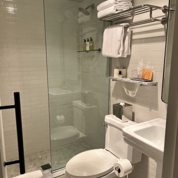 Lyle - Bathroom - Hotels Near Me - Washington, DC, District of Columbia