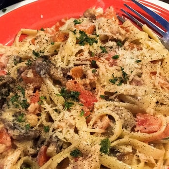 Flight Deck Restaurant & Lounge - Smoked salmon fettuccini, added diced tomatoes! - Pubs Near Me - Salem, Oregon