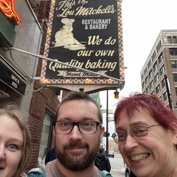 Lou Mitchell's - Breakfast & Brunch Near Me - Chicago, Illinois