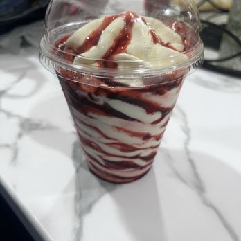Hamburger Stand - Strawberry sundae - Burgers Near Me - Yuma, Arizona Hamburger Stand - Strawberry sundae - Burgers Near Me - Yuma, Arizona