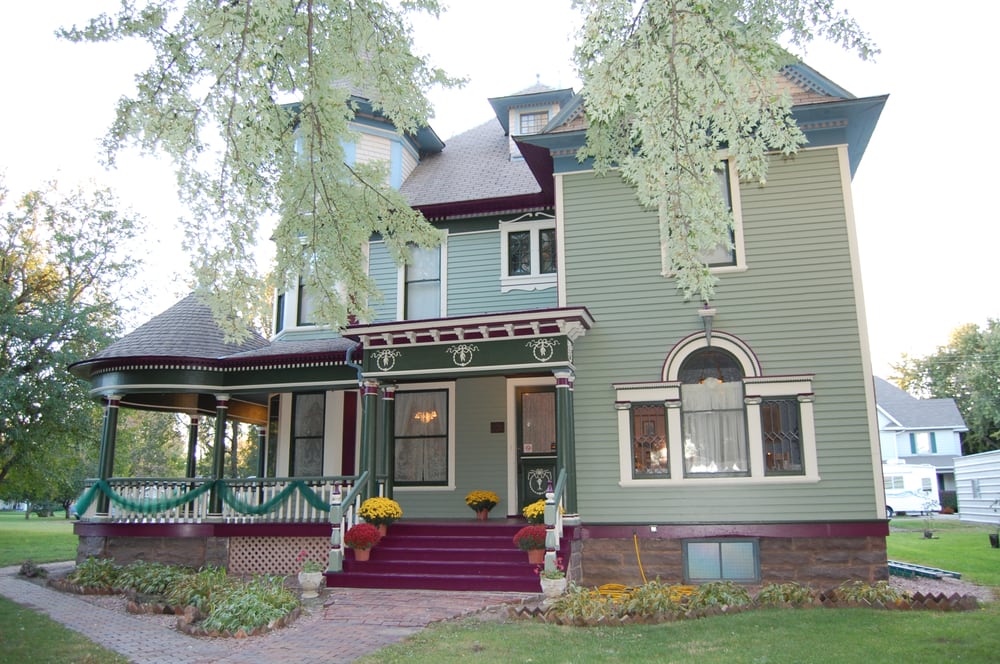 INN AT BATTLE CREEK Updated October 2024 11 Photos 201 Maple St