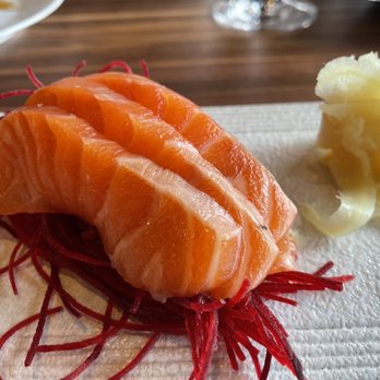 Sushi En - Salmon Sashimi - Sushi Bars Near Me - Twinsburg, Ohio