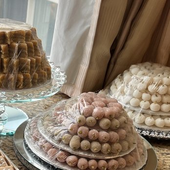 C'est Si Bon Bakery - Bakeries Near Me - San Jose, California