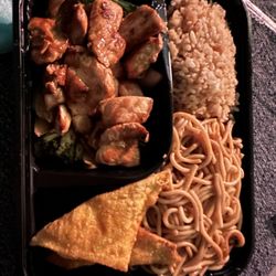 Hibachi Express - chicken Deluxe Bento