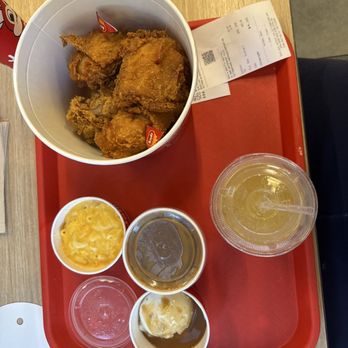 Jollibee - 6 piece meal - Chicken Shop Near Me - Los Angeles, California Jollibee - 6 piece meal - Chicken Shop Near Me - Los Angeles, California