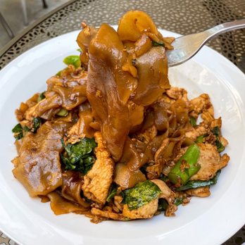 One More Charm - Pad Se-Ew - Thai Near Me - Brooklyn, New York