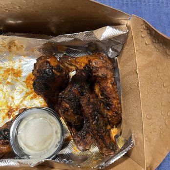 Red Apple Kitchen - Spicy Buffalo Wings - 8 Pieces small but had the flavor just wish they had the flavor I ordered but it's coming according to the chef - Pizza Near Me - San Leandro, California