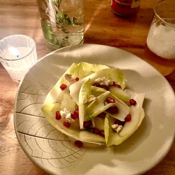 Rosetta - endive and pomegranate seeds - Italian Near Me - Ciudad de México, DIF