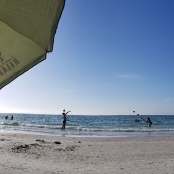Clearwater Beach - Relaxing at the beach - Beaches Near Me