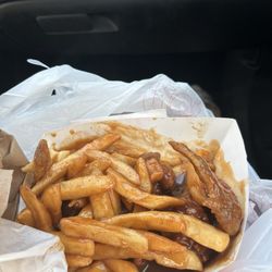 Leon's Barbeque - Wings a fries !!
