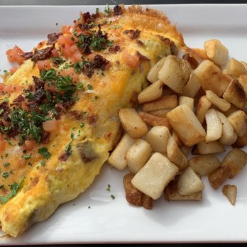 Daily Jam - Breakfast & Brunch Restaurant - Loaded Omelette and potatoes - New American Near Me - Tempe, Arizona