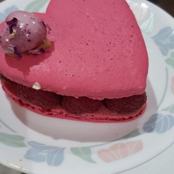 Lilit Hakobyan Pastries - Isapahan Macaron for the Valentine's Day Special - Desserts Near Me Lilit Hakobyan Pastries - Isapahan Macaron for the Valentine's Day Special - Desserts Near Me