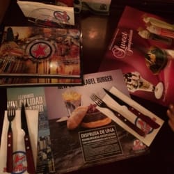Foster's Hollywood - Aquí las mesas ya invitan a zampar de cine jeje.