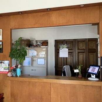 Align Health Center - Clean front desk - Chiropractors Near Me - Wilmington, California