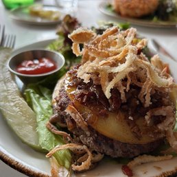 Mushroom burger (no bun) with side salad Mushroom burger (no bun) with side salad